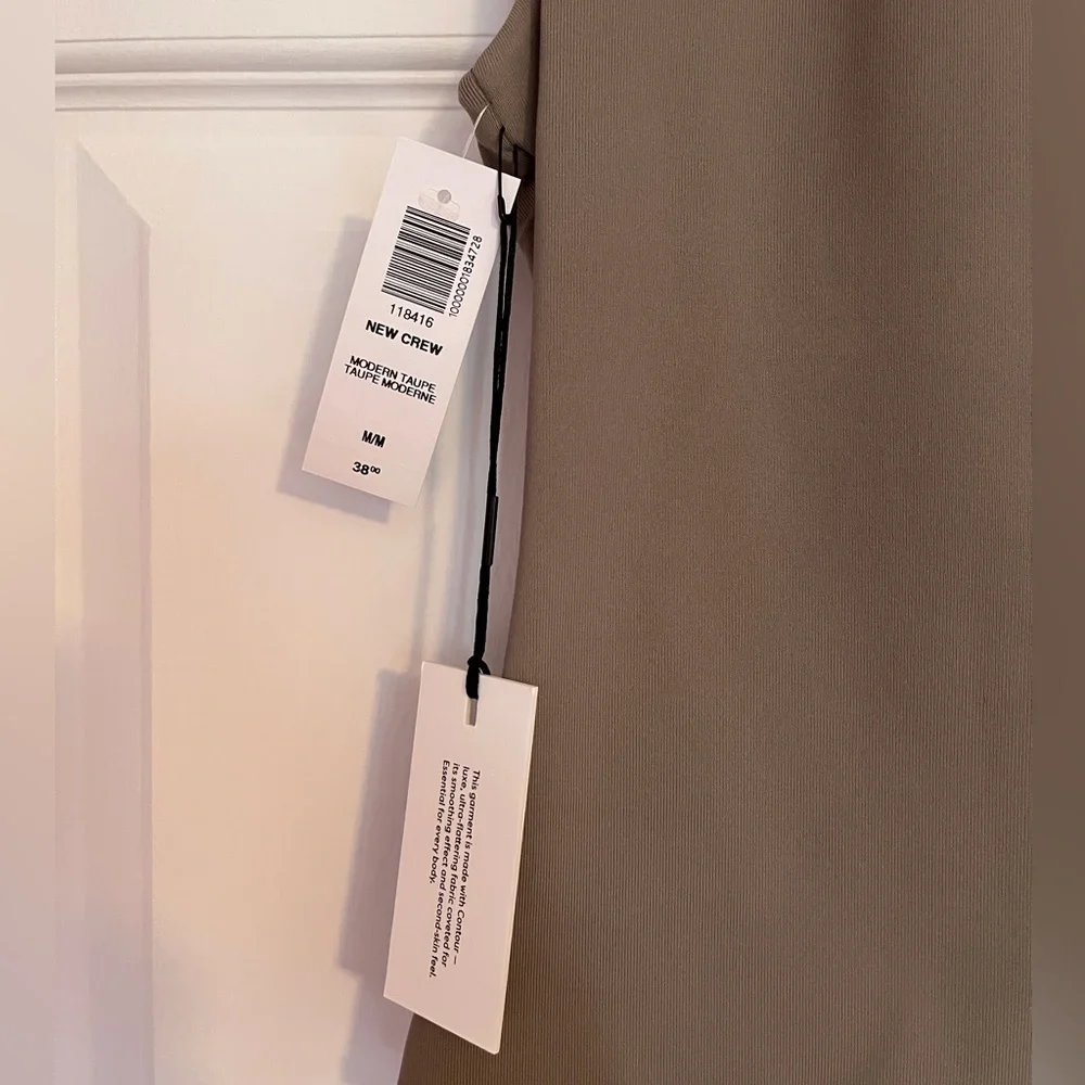 Aritzia Contour Muscle Tank - Picture 5 of 6